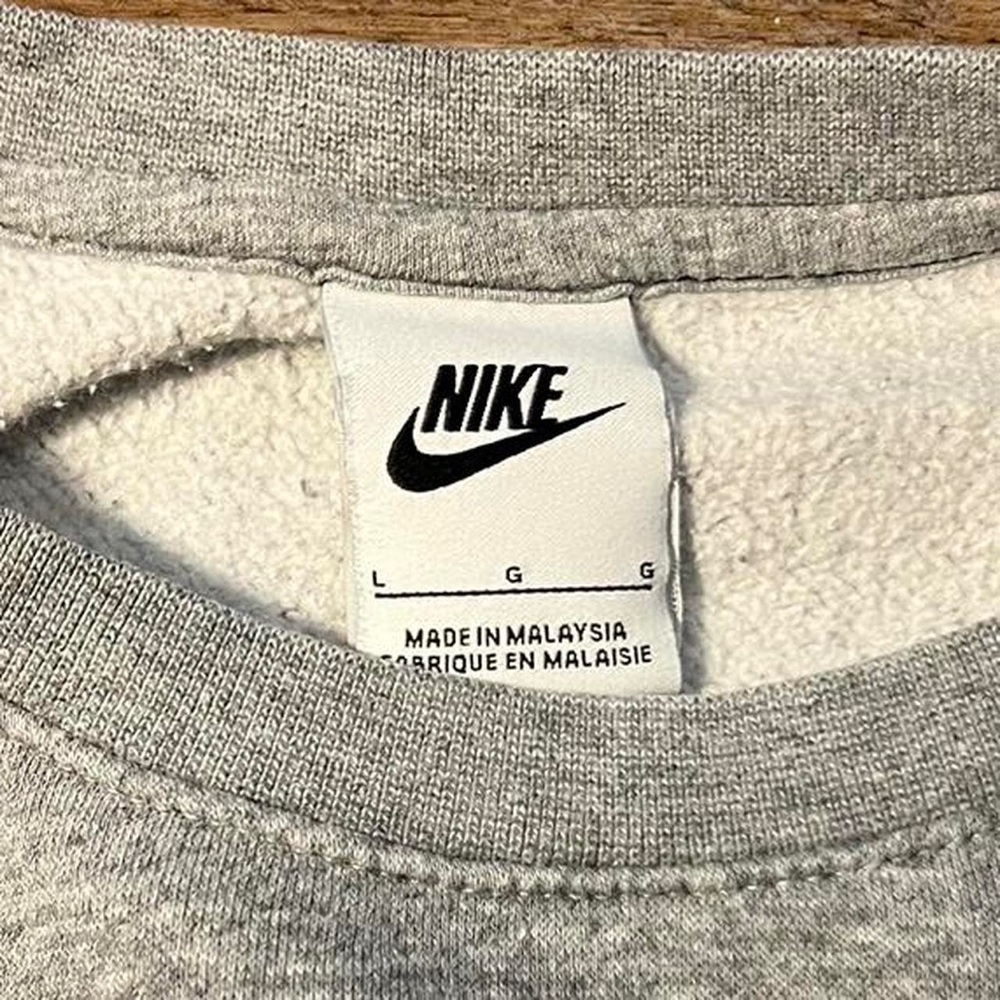 Nike Light Gray Long Sleeve Crewneck Sweatshirt